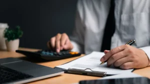 MEIs têm até o final do mês de dezembro para regularizar seus débitos; a falta de regularização pode prejudicar o crescimento da empresa