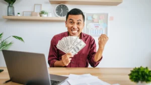 Saiba como ganhar dinheiro sem sair de casa