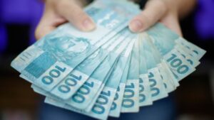 Qual o valor do salário mínimo em 2025? Veja quanto é a base!